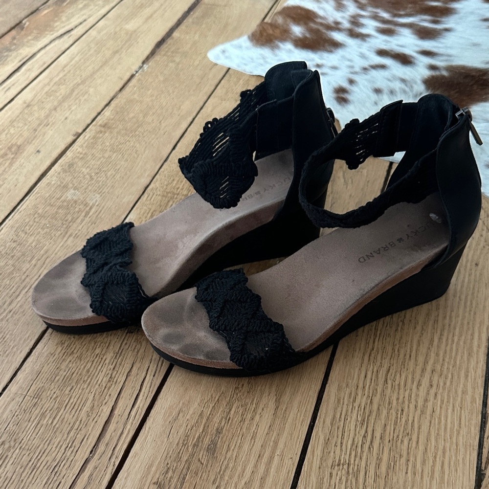 Lucky Brand Black Wedge Sandals sz 8